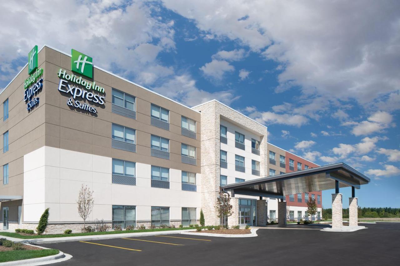 Holiday Inn Express & Suites - Elkhorn - Lake Geneva Area By Ihg Exterior photo