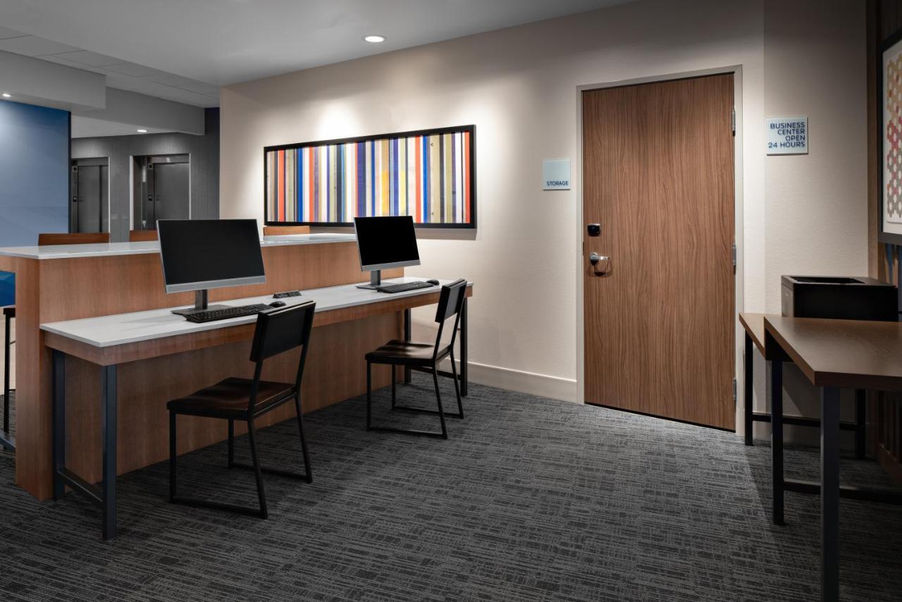 Holiday Inn Express & Suites - Elkhorn - Lake Geneva Area By Ihg Exterior photo